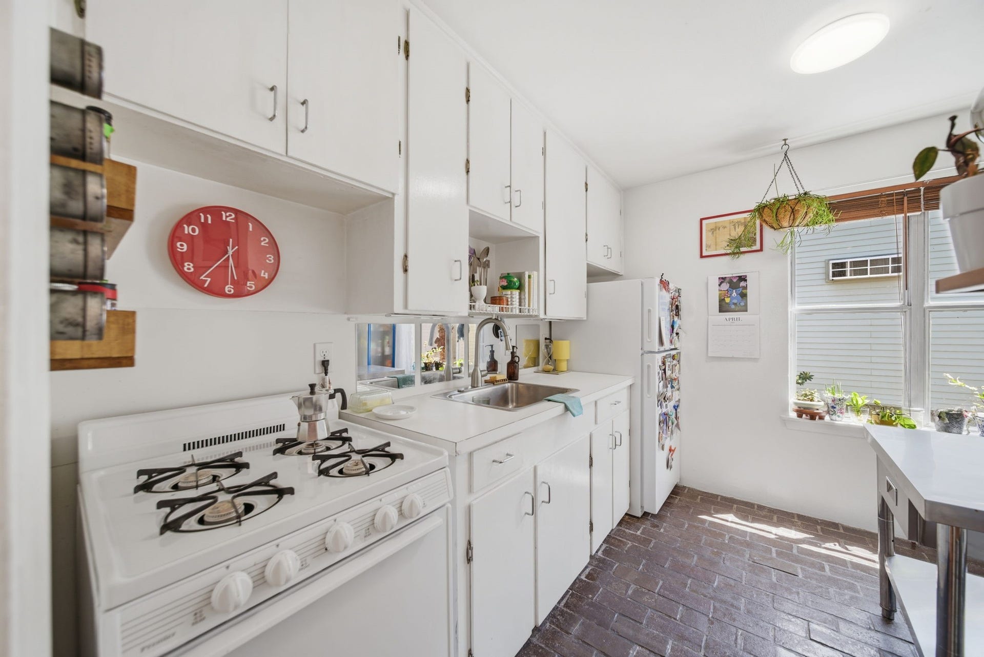 840 Cortlandt Street, #8, Houston, TX 77007 Garage apt 1- kitchen