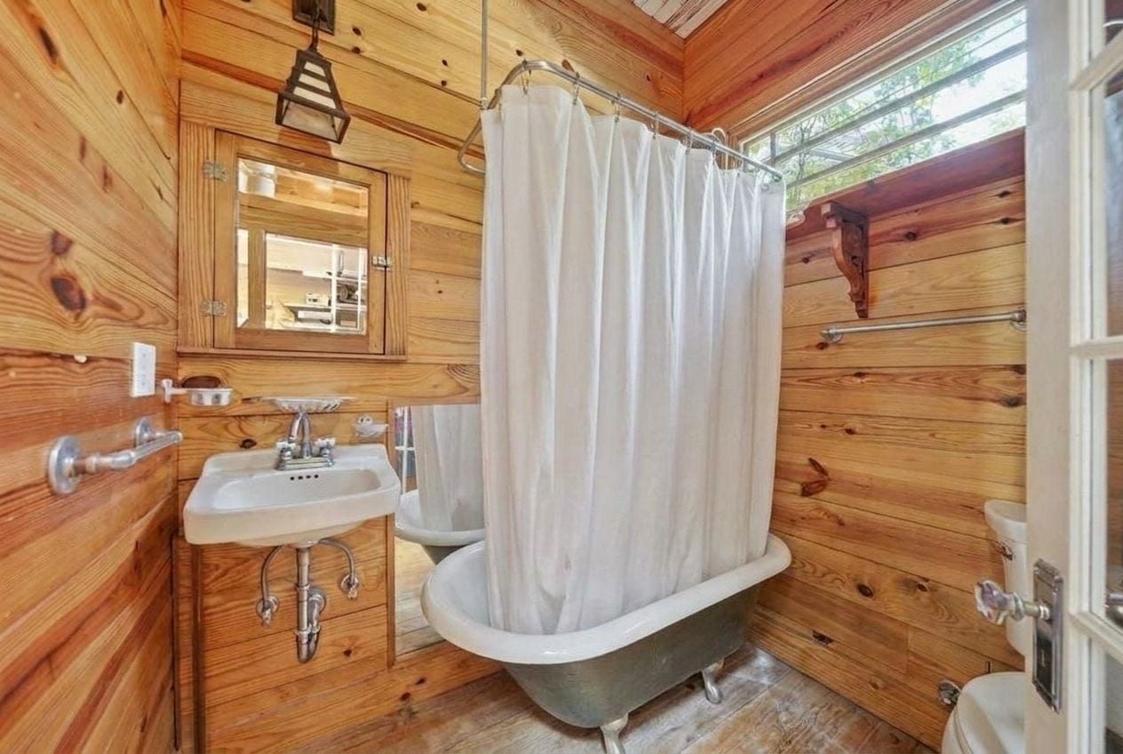 840 Cortlandt Street, #8, Houston, TX 77007 Unit 6 - Bathroom