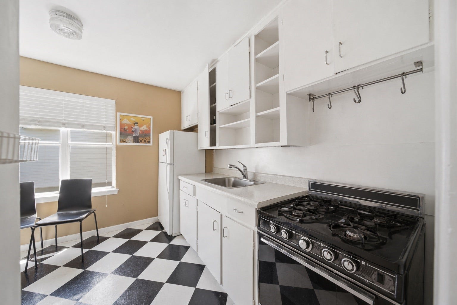 840 Cortlandt Street, #8, Houston, TX 77007 Garage apt 2- kitchen