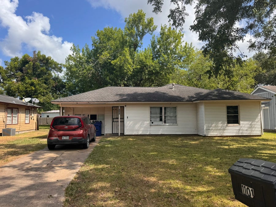 Property photo for 1101 Southampton Dr, Angleton, TX