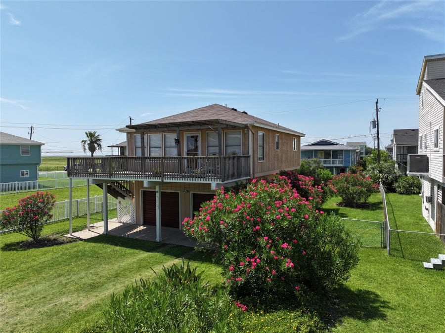 Property photo for 16716 Fletcher Christian Road, Jamaica Beach, TX