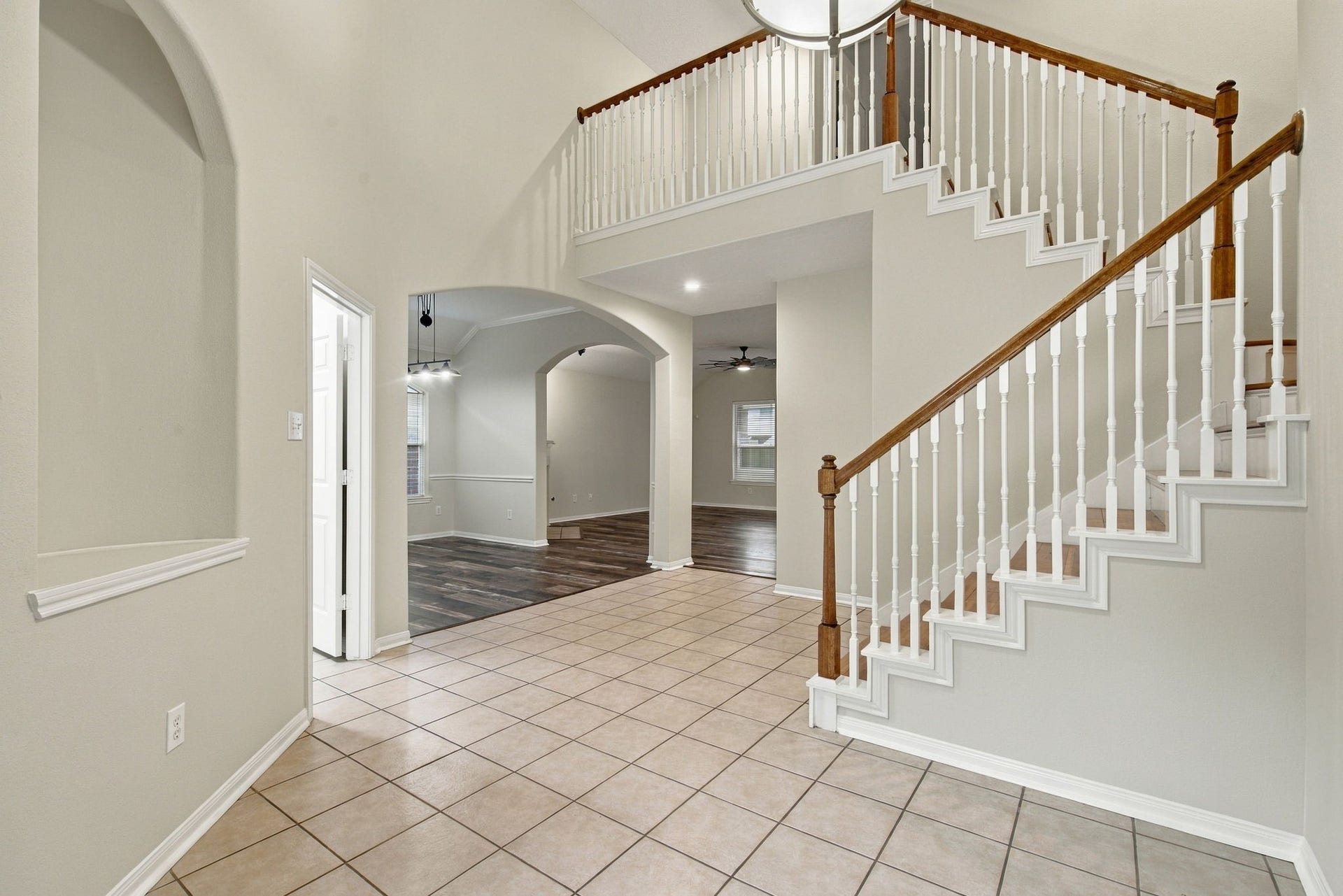 12843 Sherlock Acres Drive, Tomball, TX 77377 Inviting entry into this charming home.
