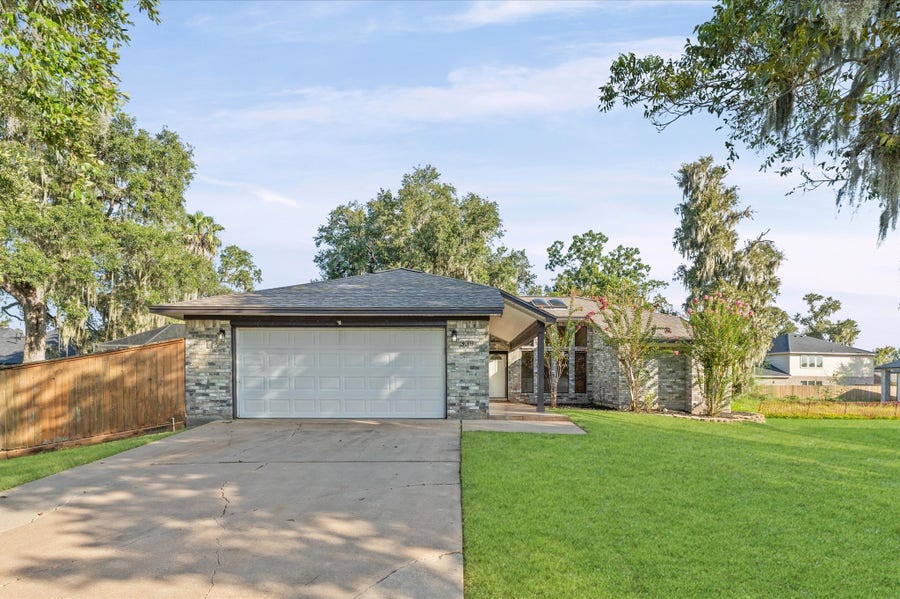 Property photo for 339 Freeman Boulevard, West Columbia, TX