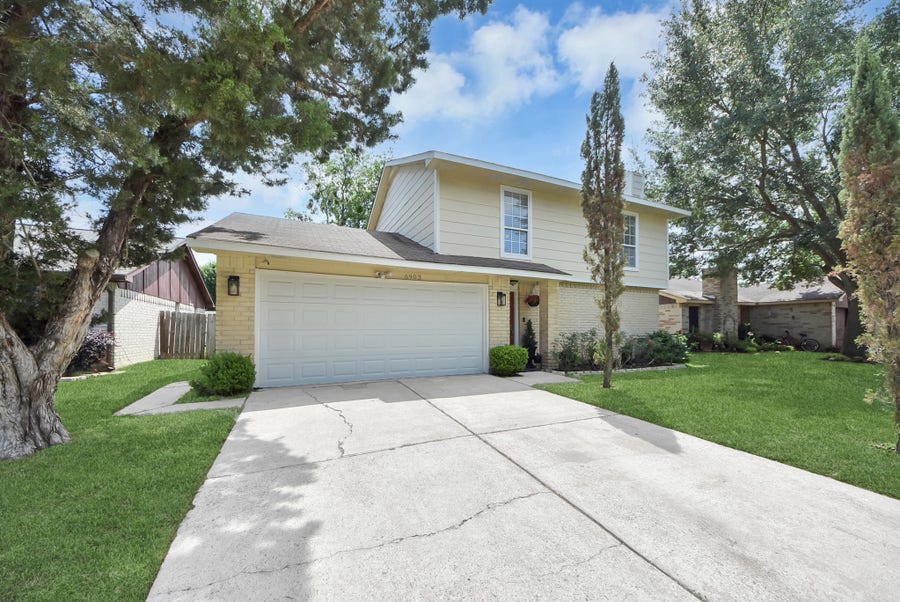 Property photo for 6903 La Violetta Drive, Houston, TX