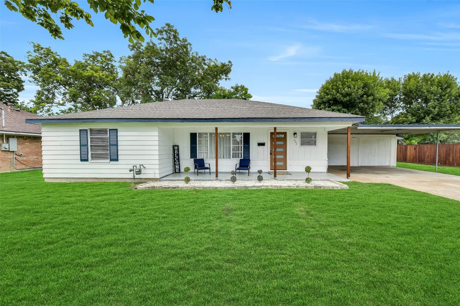 Property photo for 822 Dutch Street, Deer Park, TX