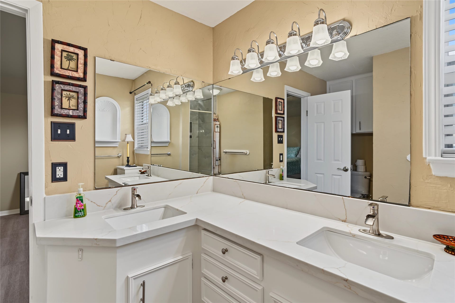 1 N Pelican Street, La Marque, TX 77568 1 N Pelican Street, La Marque, TX 77568