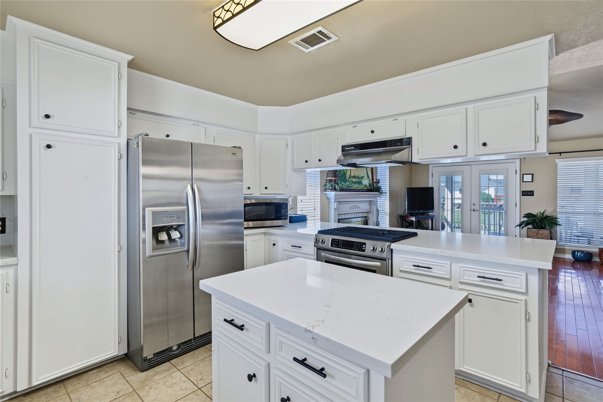 1 N Pelican Street, La Marque, TX 77568 1 N Pelican Street, La Marque, TX 77568