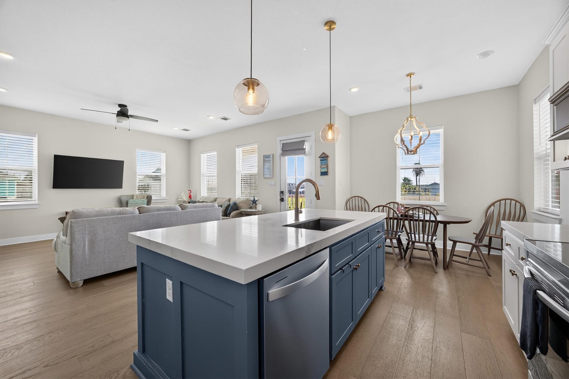 4207 Kent Drive, Galveston, TX 77554 4207 Kent Drive, Galveston, TX 77554