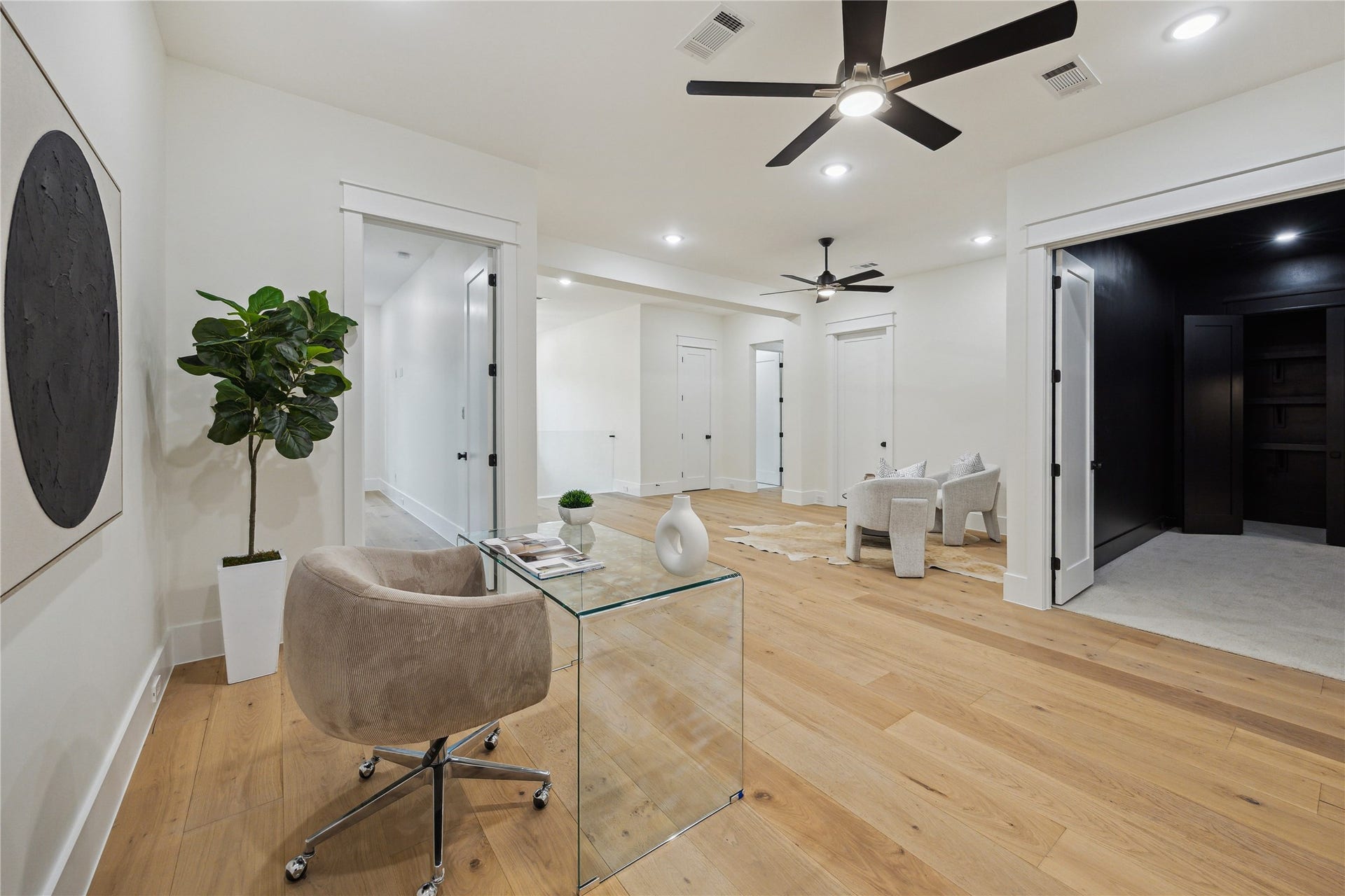 431 W 30th Street, Houston, TX 77018 Previously staged-furnishings shown are not longer in the property.