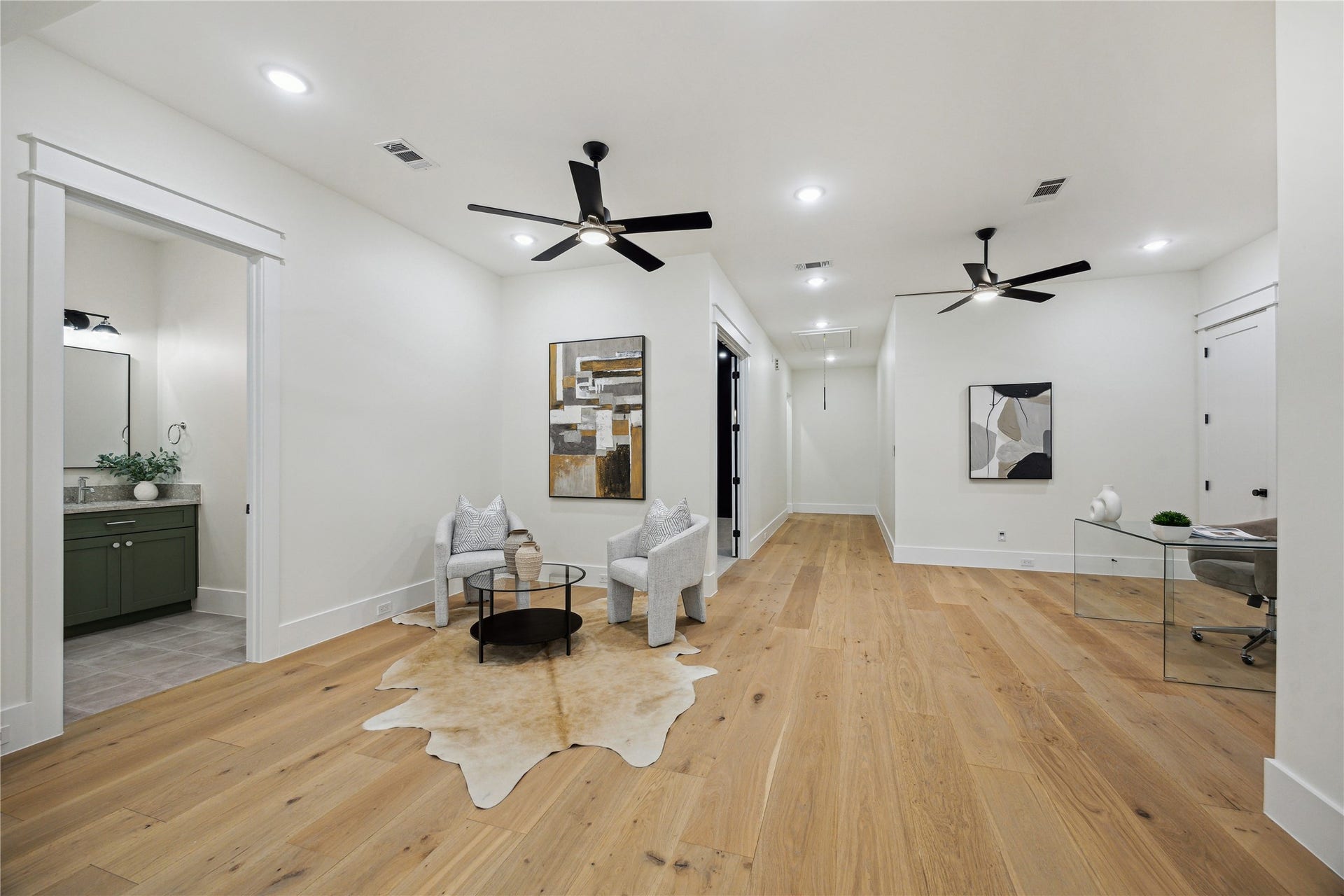 431 W 30th Street, Houston, TX 77018 Previously staged-furnishings shown are not longer in the property.