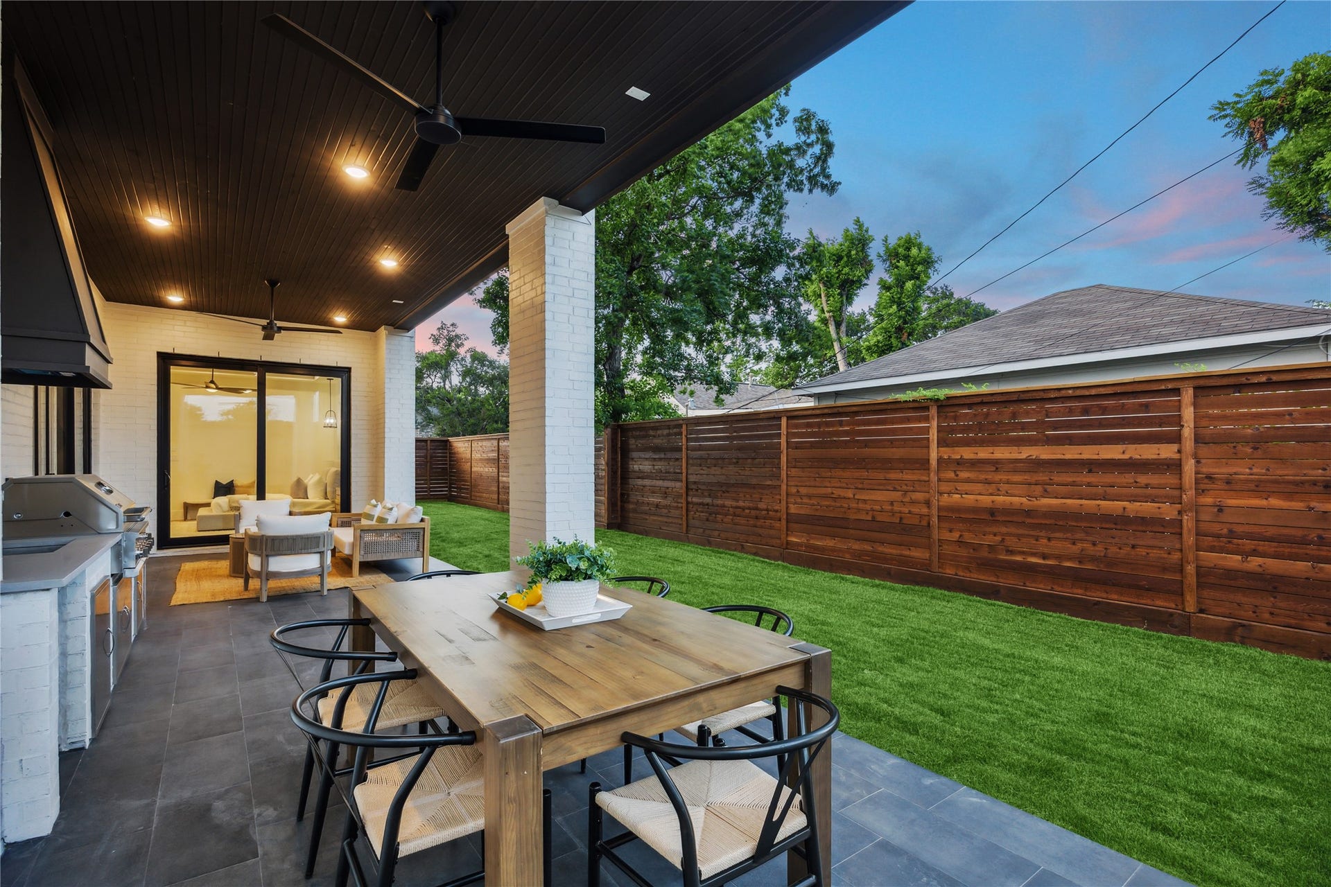 431 W 30th Street, Houston, TX 77018 Previously staged-furnishings shown are not longer in the property.