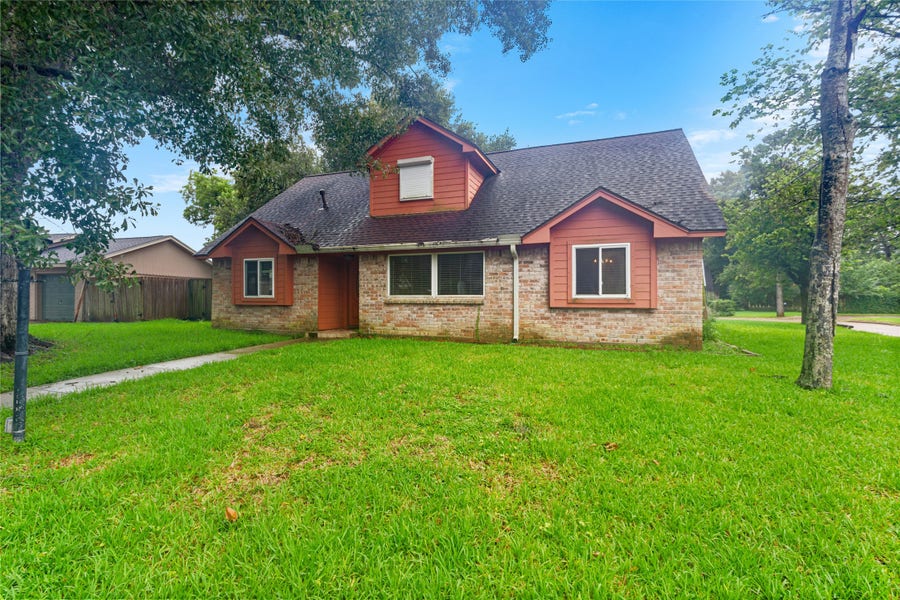 Property photo for 5000 Cedar Creek Drive, Dickinson, TX