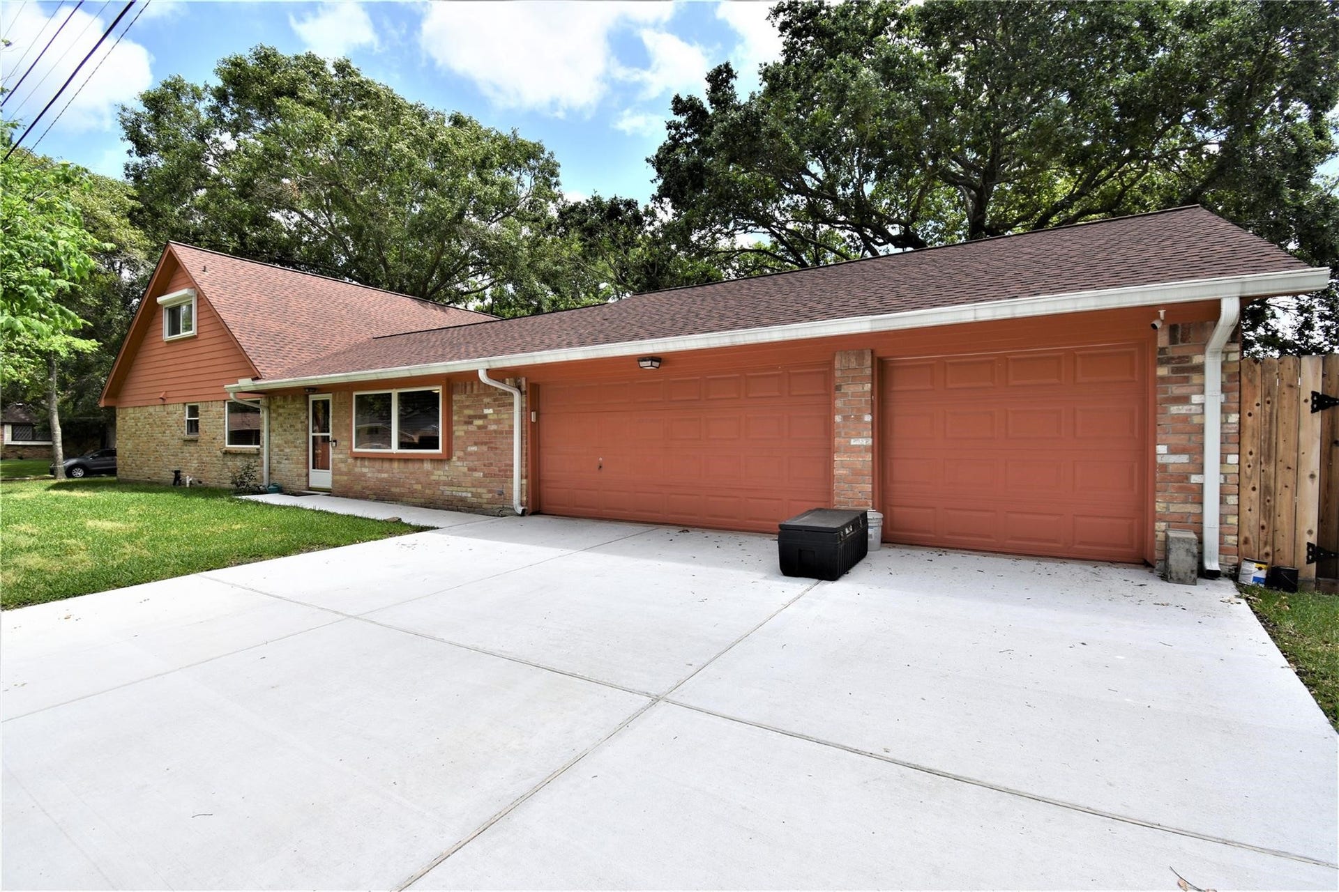 5000 Cedar Creek Drive, Dickinson, TX 77539 5000 Cedar Creek Drive, Dickinson, TX 77539