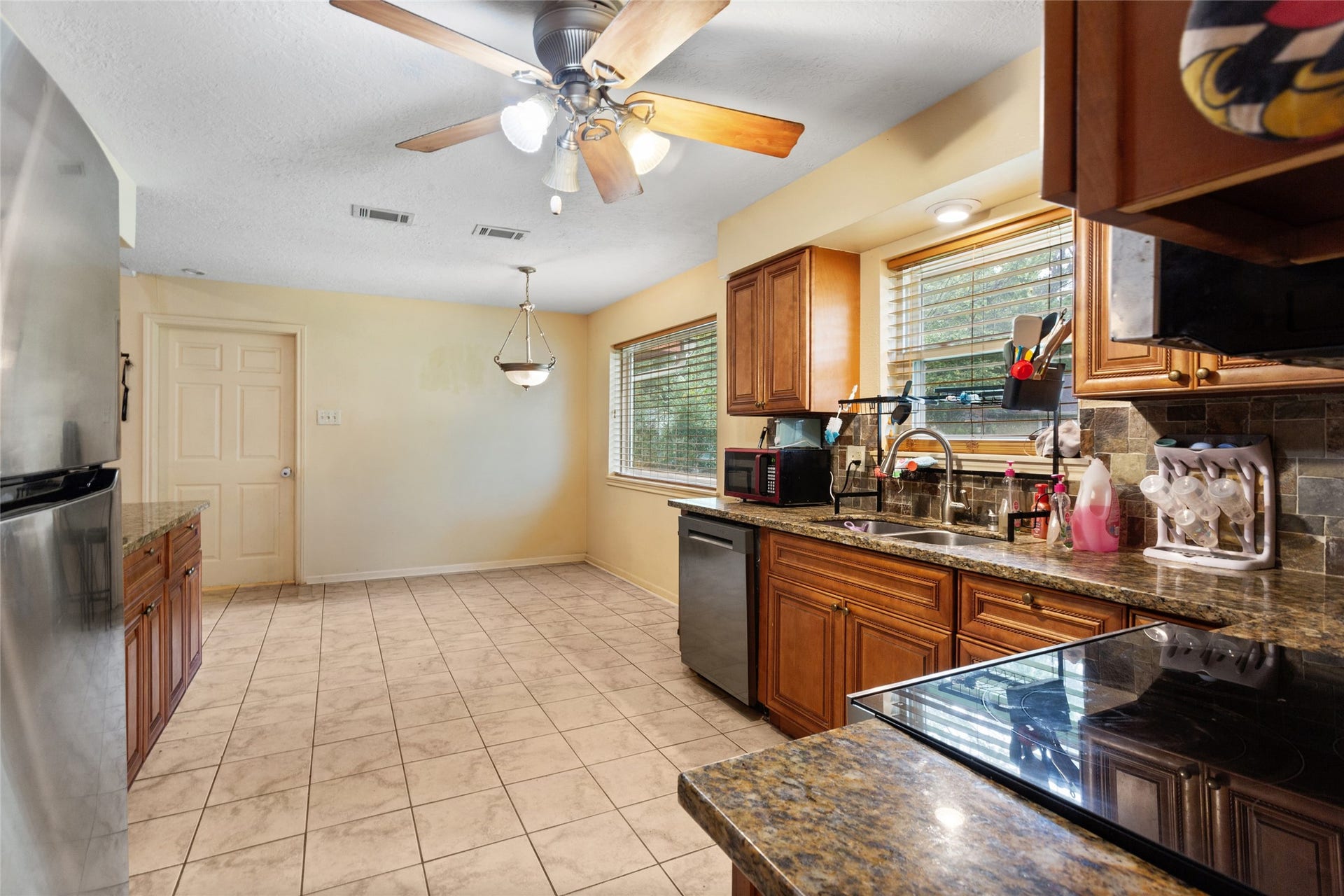5000 Cedar Creek Drive, Dickinson, TX 77539 5000 Cedar Creek Drive, Dickinson, TX 77539