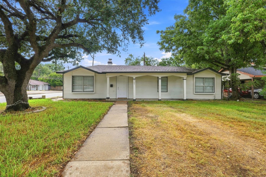 Property photo for 2101 Flynn Drive, Pasadena, TX