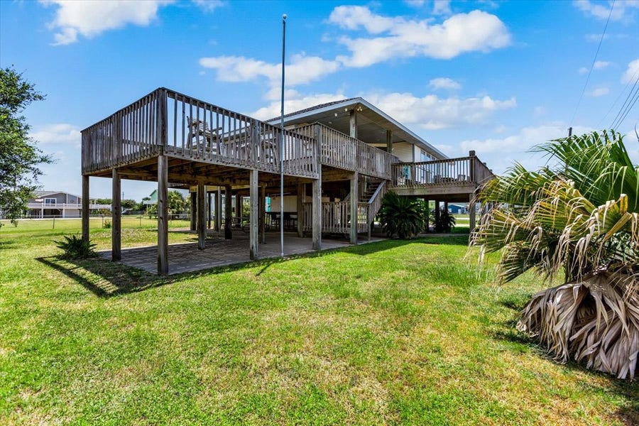Property photo for 970 Gulfview Drive, Crystal Beach, TX