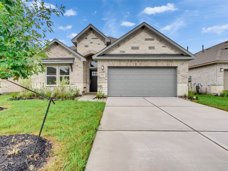 Property photo for 8323 Amber Summit Lane, Angleton, TX