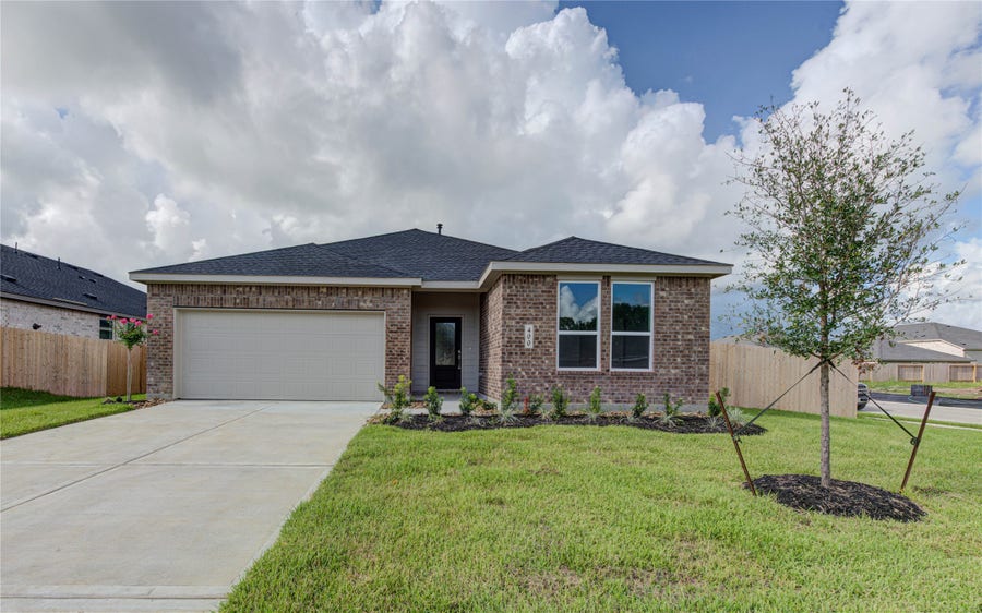 Property photo for 400 Robin Street, Angleton, TX
