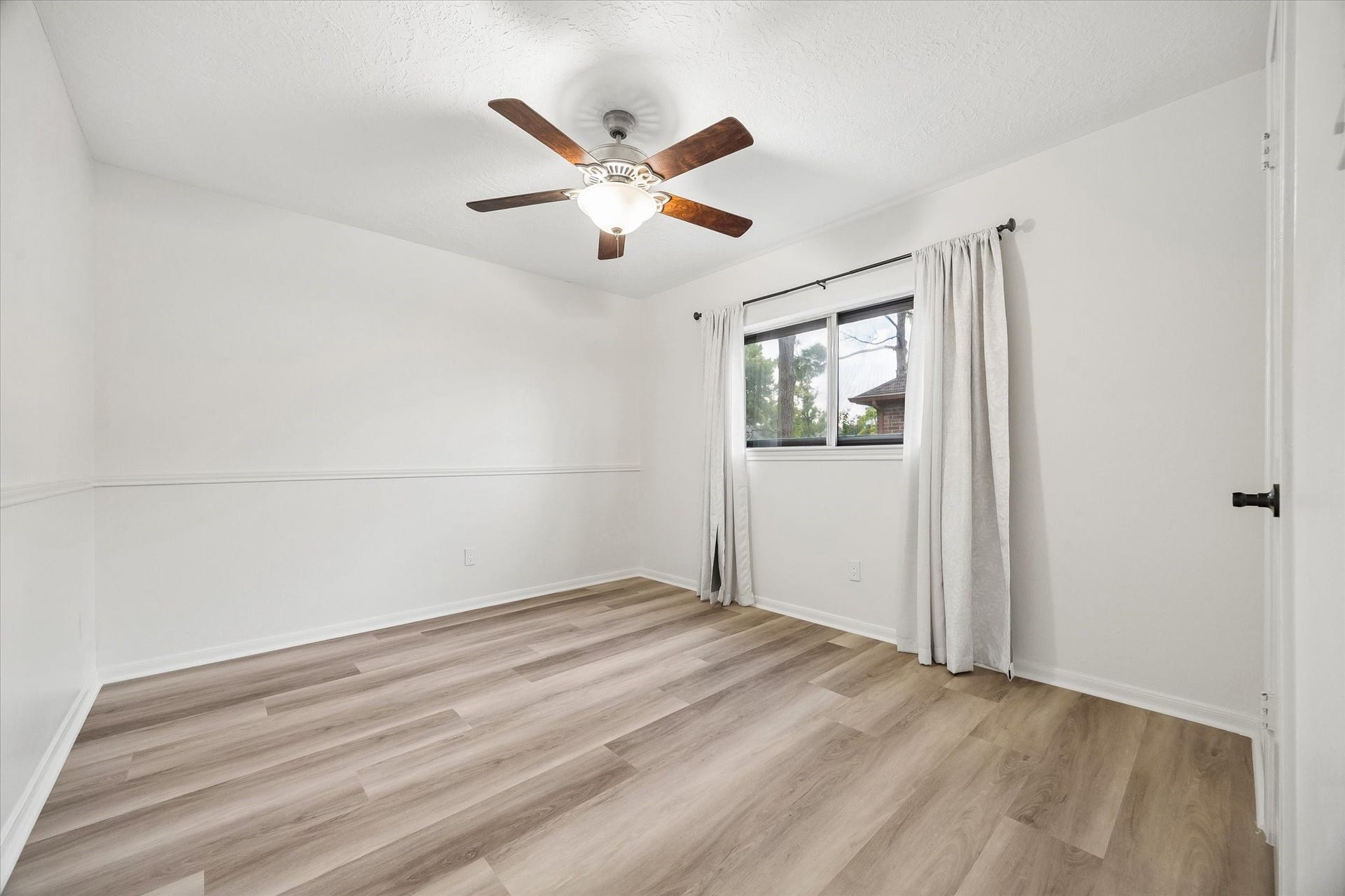 110 Shadow Wood Drive, Sugar Land, TX 77498 Third upstairs bedroom