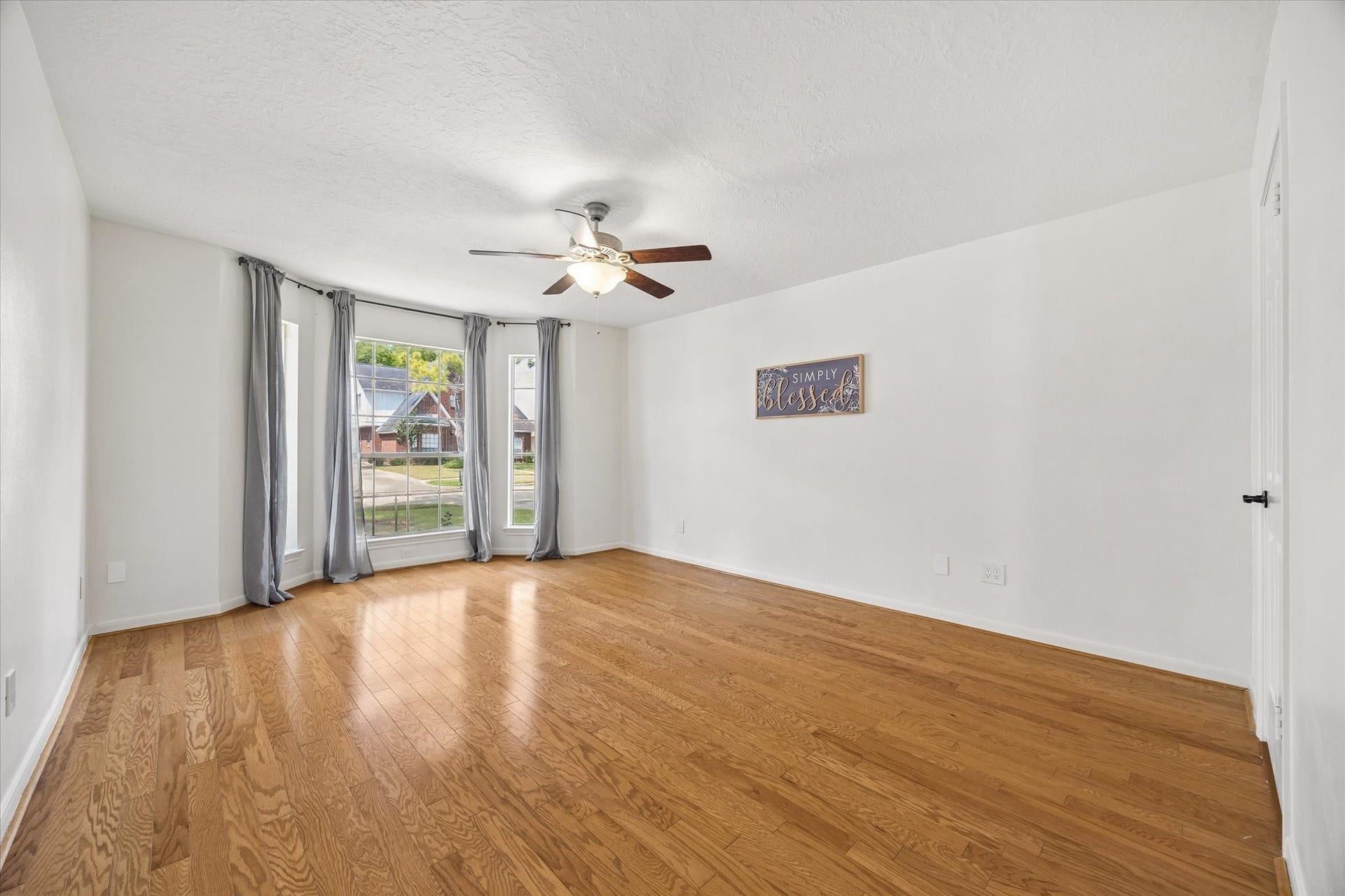 110 Shadow Wood Drive, Sugar Land, TX 77498 The spacious first primary bedroom (or master bedroom) with en suite bath is on the first floor.