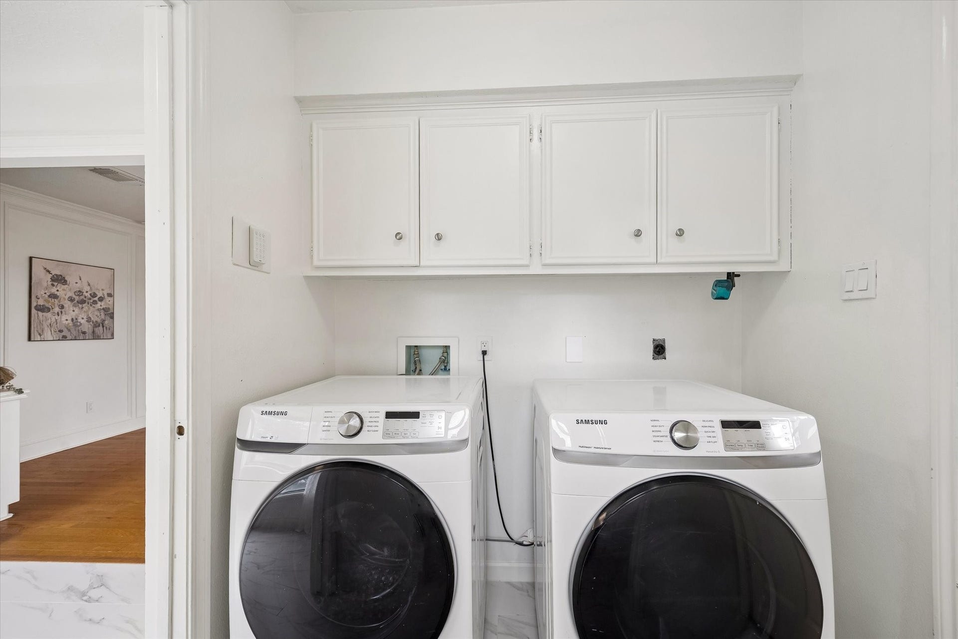 110 Shadow Wood Drive, Sugar Land, TX 77498 The house comes with Samsung washer and dryer in the utility room so that you can start your first load of laundry on your move in day