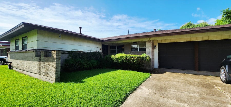 Property photo for 1735 W 10th Street, Freeport, TX