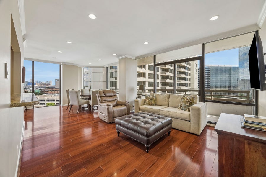 Property photo for 15 Greenway Plaza, #10E, Houston, TX