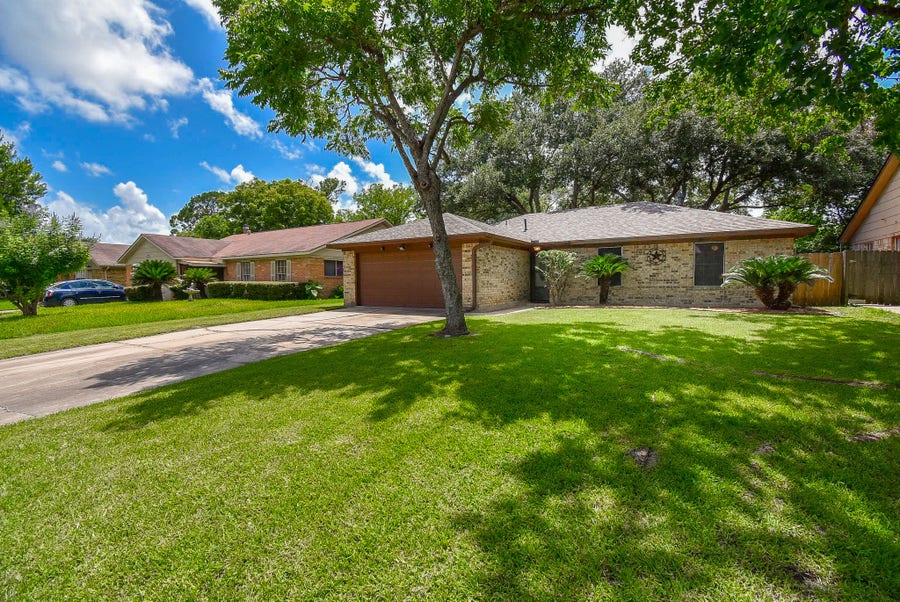 Property photo for 2014 Jones Street, Rosenberg, TX