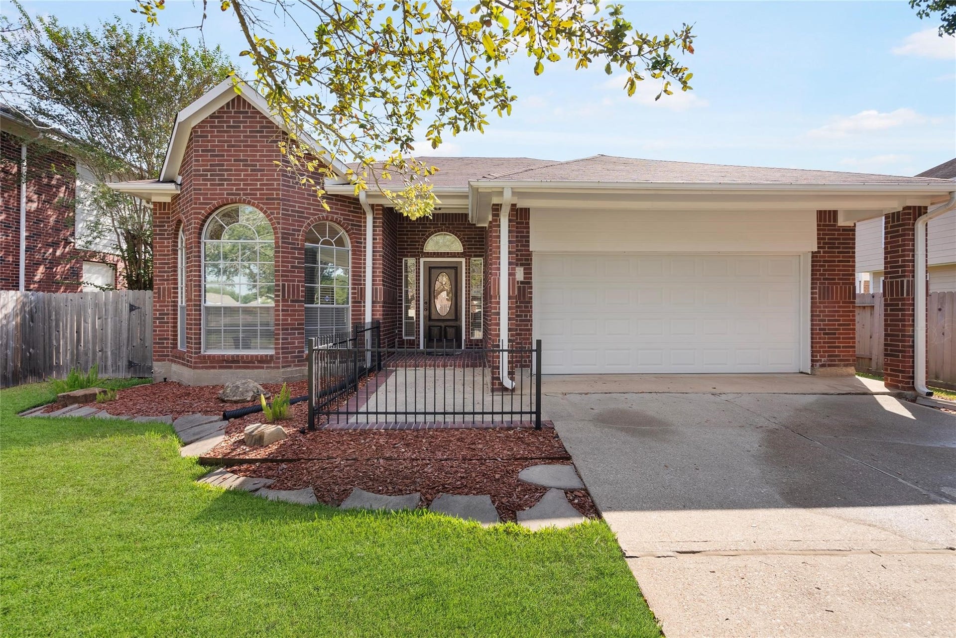 807 Presley Way, Sugar Land, TX 77479 Schedule your tour TODAY!