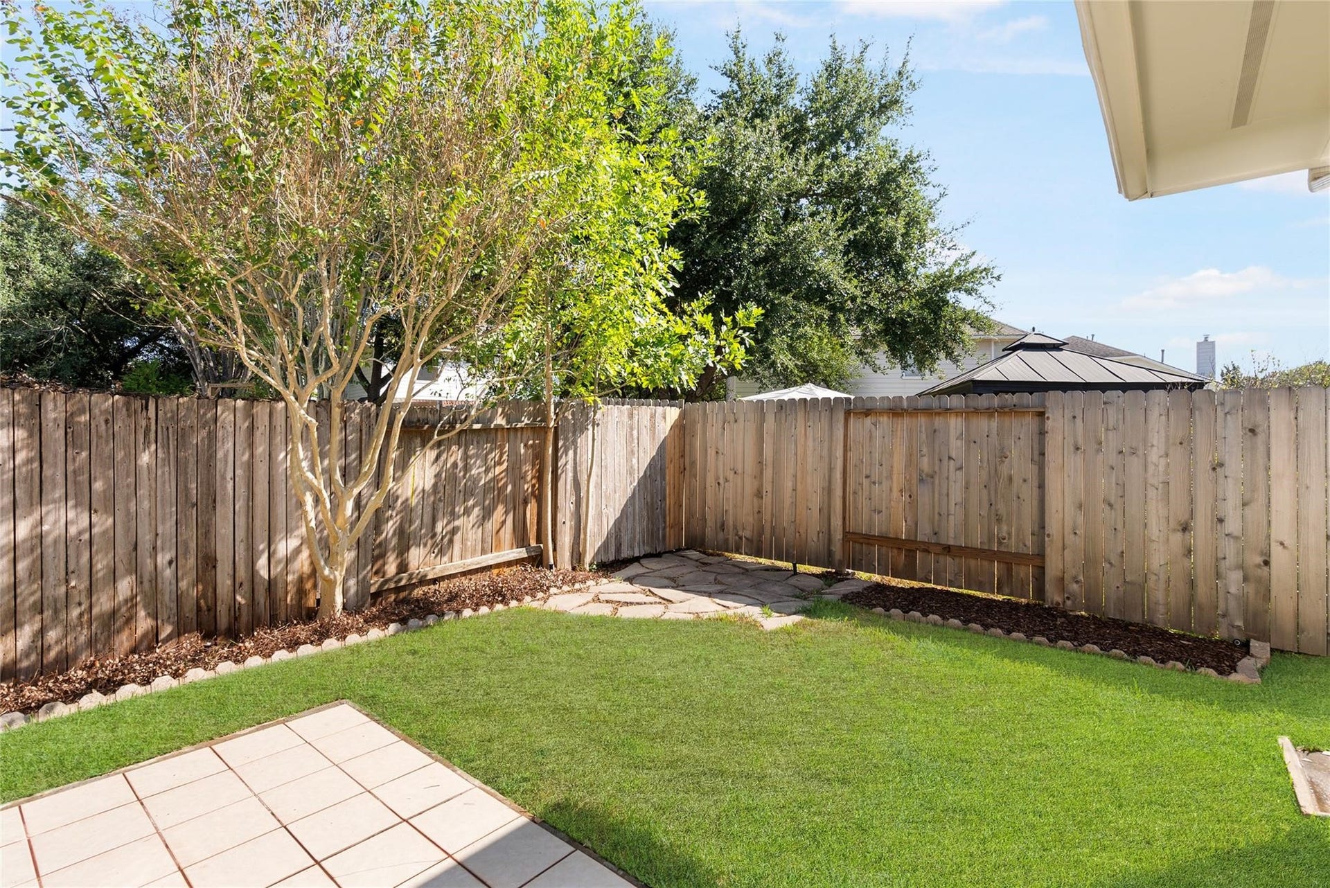 807 Presley Way, Sugar Land, TX 77479 Relax on your own private patio!
