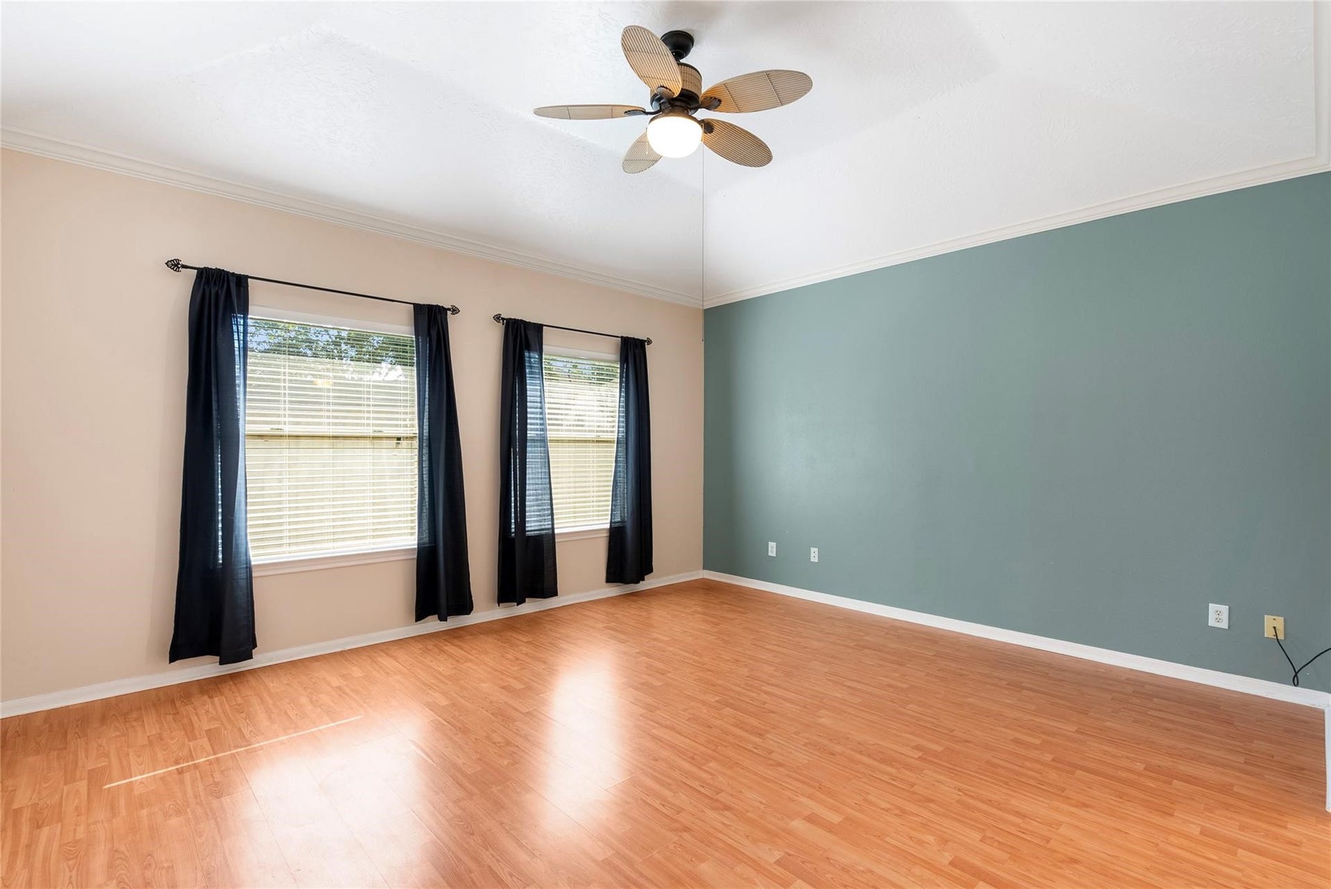 807 Presley Way, Sugar Land, TX 77479 Tranquil colors and garden views create a calming environment.