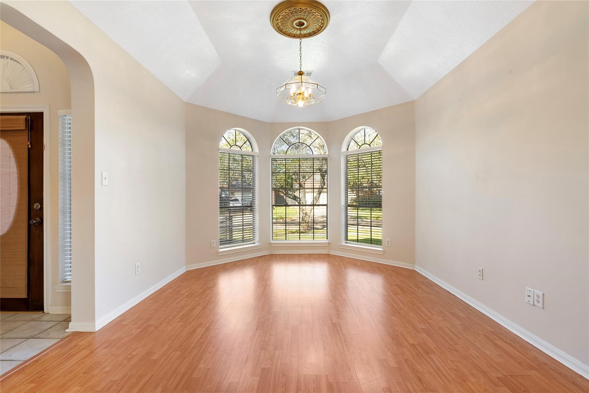 807 Presley Way, Sugar Land, TX 77479 Glamourous wood look flooring flows throughout the many spaces of this great home!