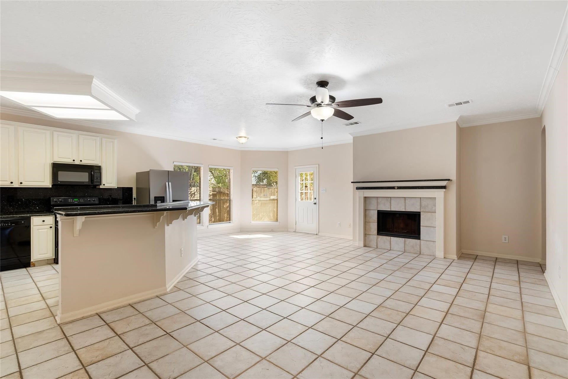 807 Presley Way, Sugar Land, TX 77479 No carpet throughout the entire home makes it easy to maintain!