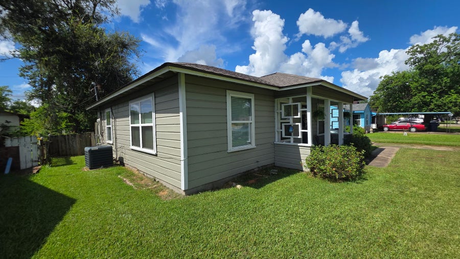 Property photo for 1208 Chevy Chase Drive, Angleton, TX