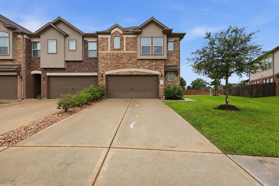 Property photo for 3725 Lancer Circle, Pearland, TX
