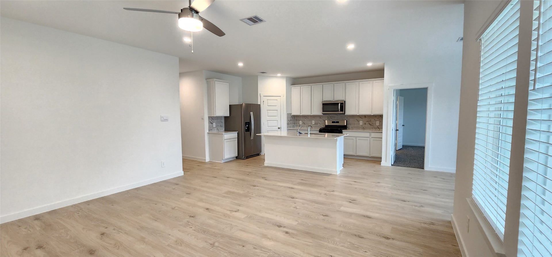 3318 Boothby Bay Lane, Fulshear, TX 77441 Living to Kitchen