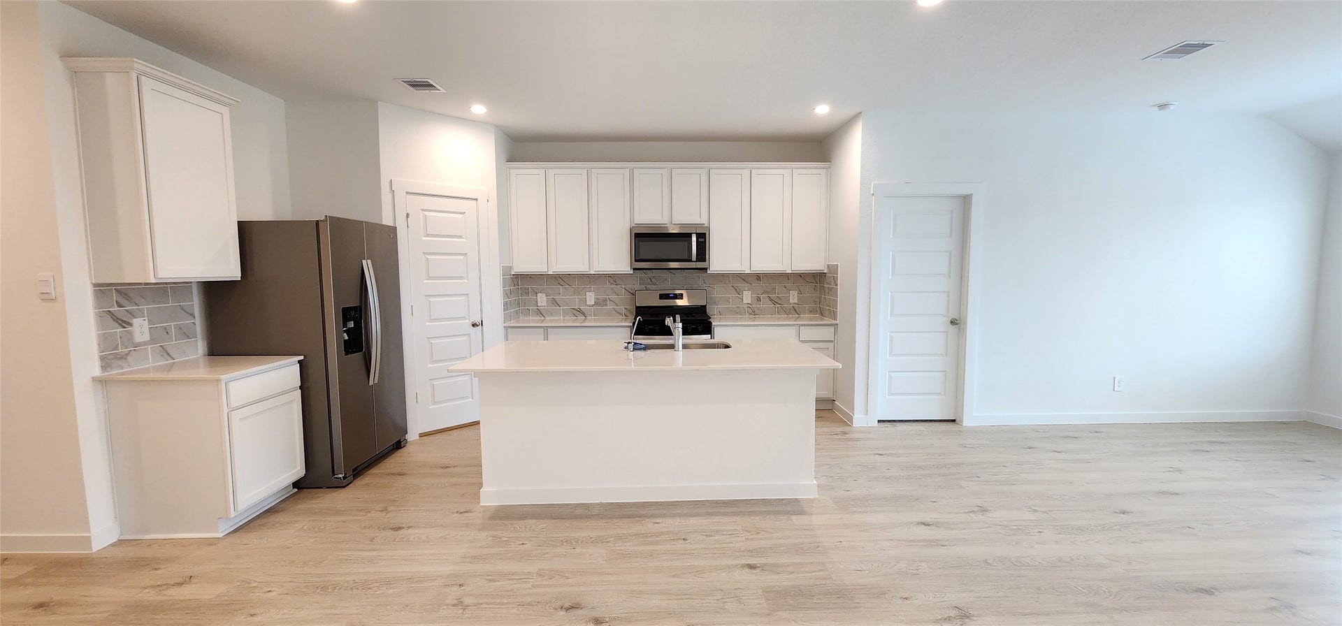 3318 Boothby Bay Lane, Fulshear, TX 77441 Kitchen