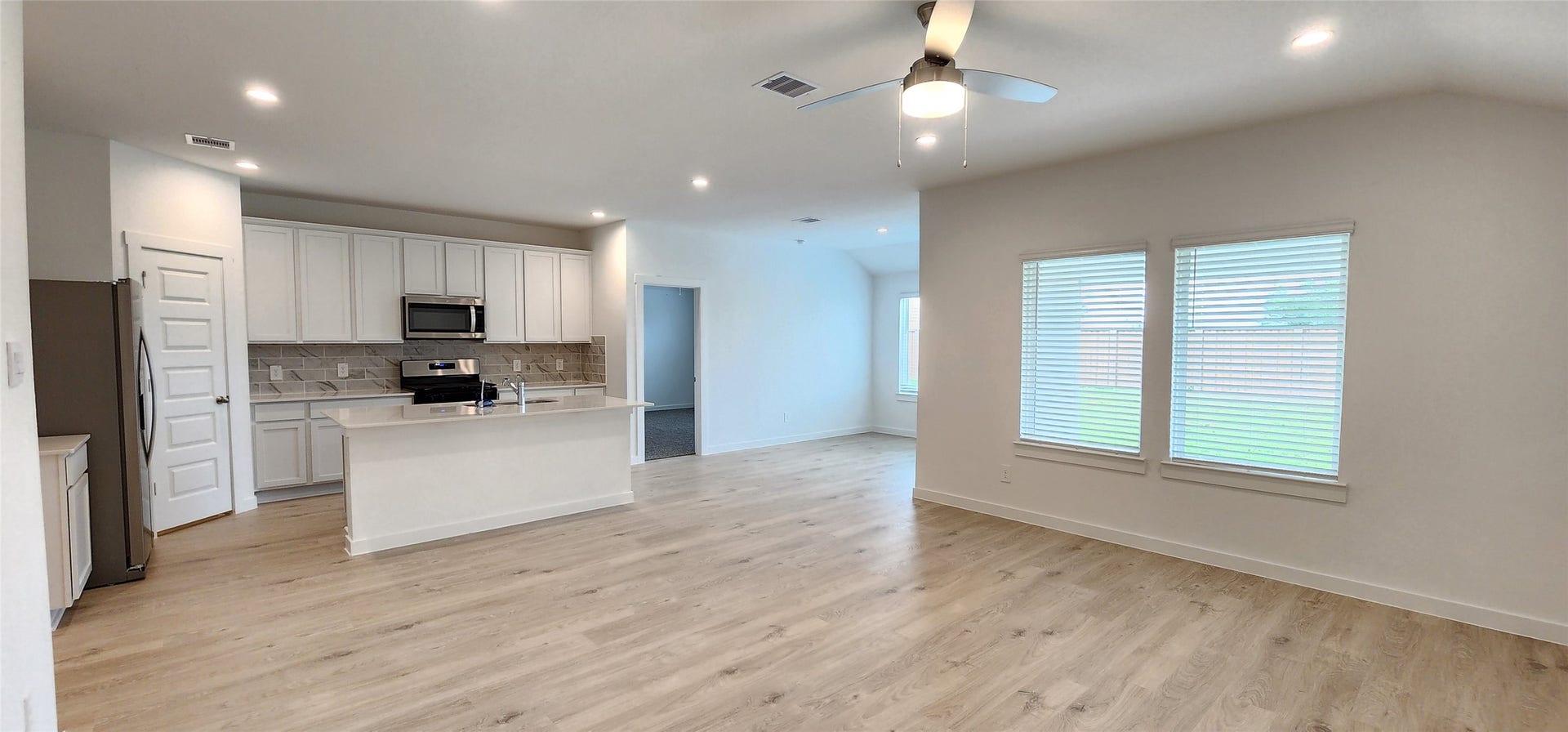 3318 Boothby Bay Lane, Fulshear, TX 77441 Living to Kitchen