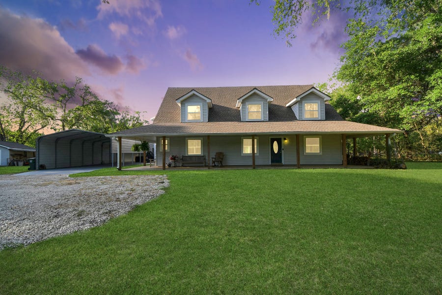 Property photo for 20202 Deer Run Road, Damon, TX