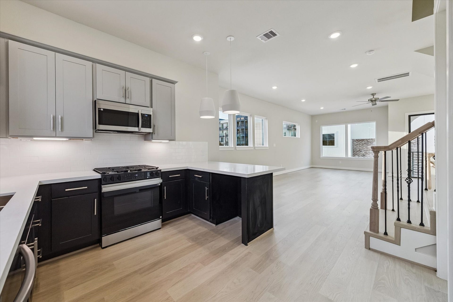 3119 Hicks Street, Houston, TX 77007 3119 Hicks Street, Houston, TX 77007