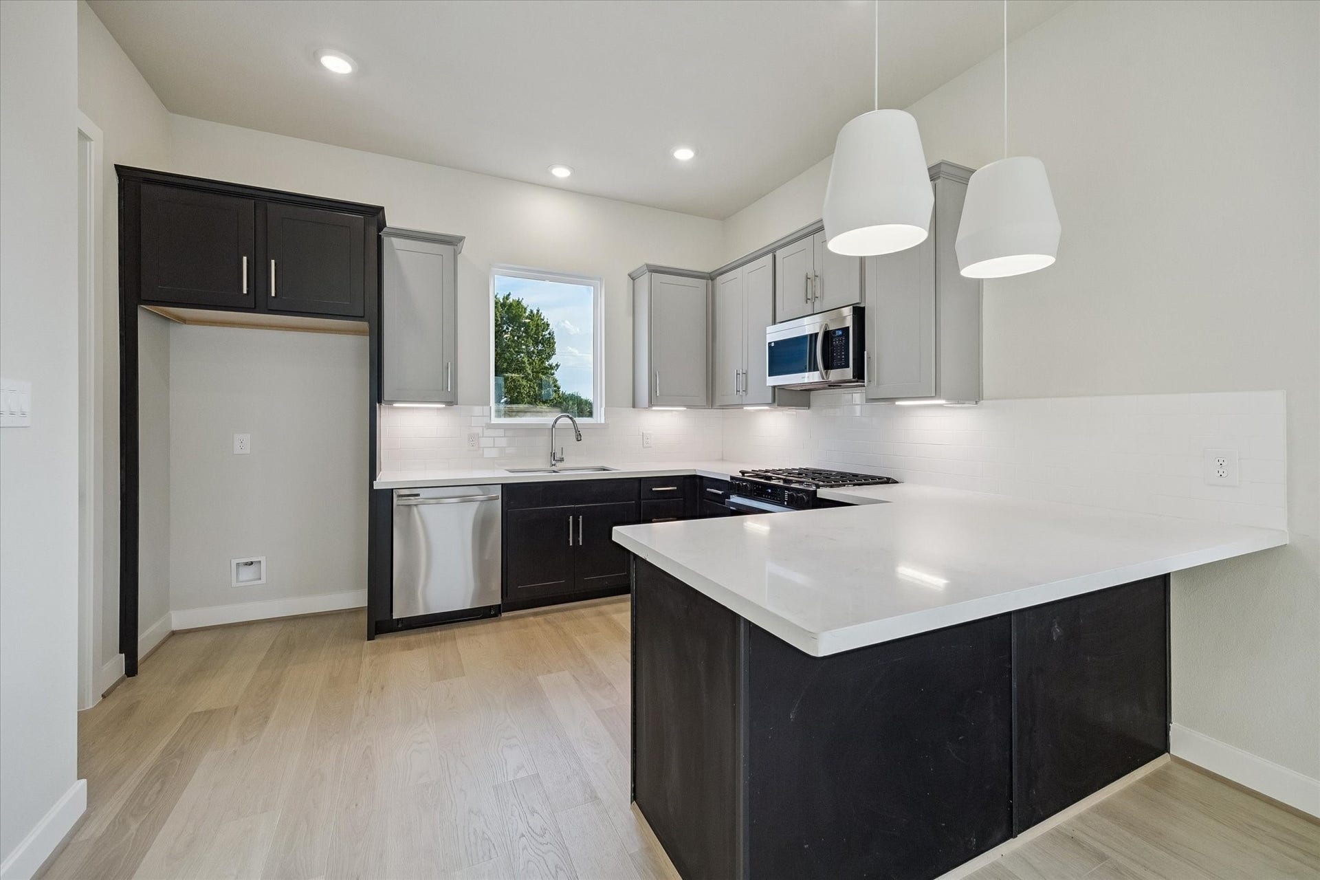 3119 Hicks Street, Houston, TX 77007 3119 Hicks Street, Houston, TX 77007