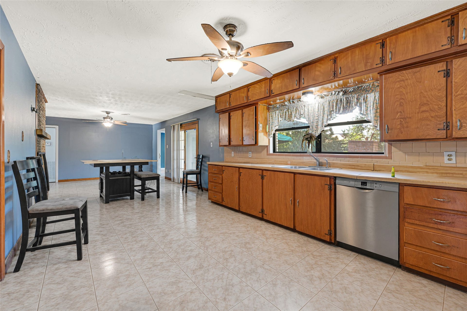 709 Queens Road, Pasadena, TX 77502 709 Queens Road, Pasadena, TX 77502