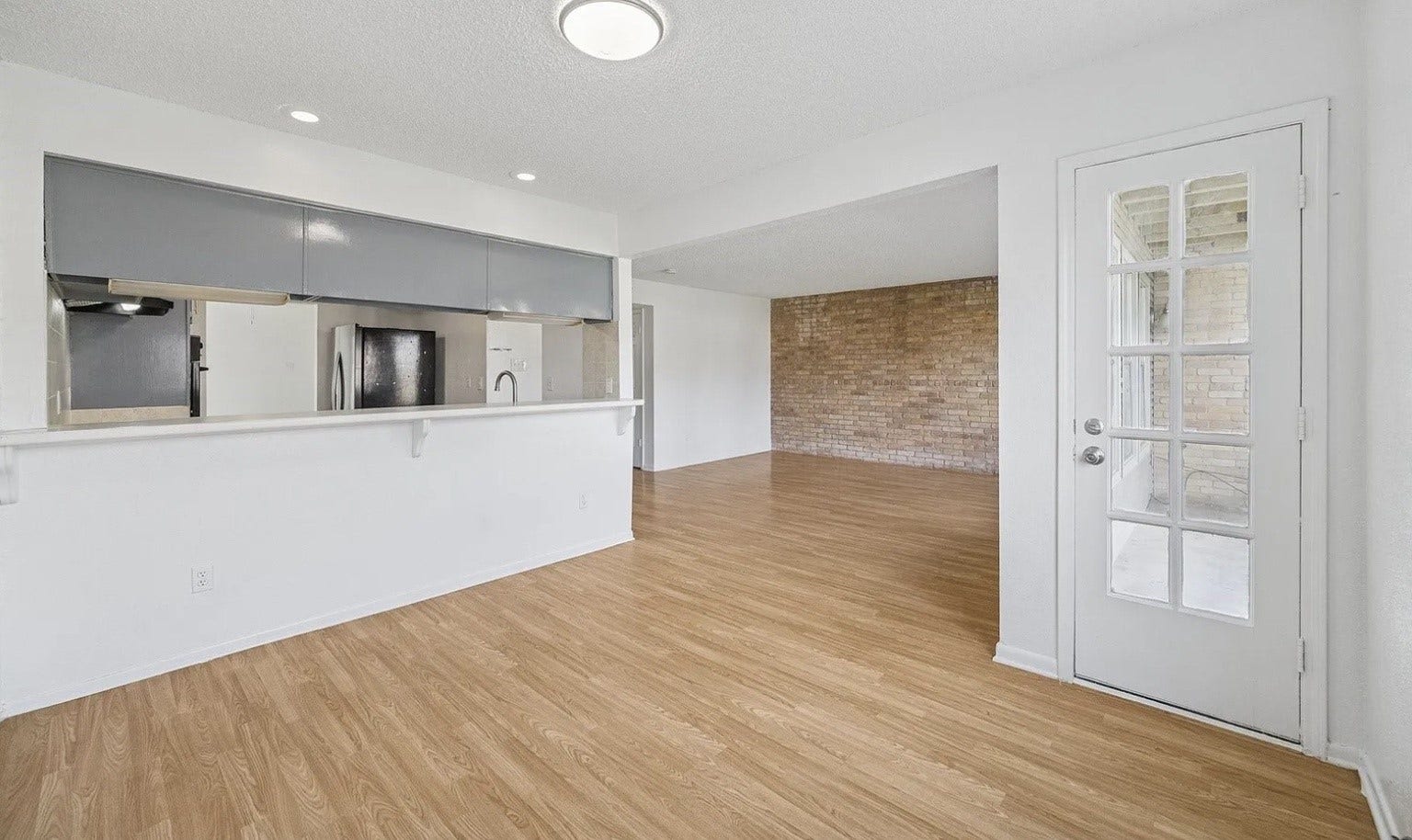 2223 Par Lane, Richmond, TX 77469 Breakfast Nook Area with view to Living Room