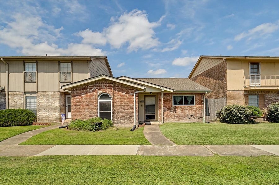 Property photo for 13090 Clarewood Drive, Houston, TX