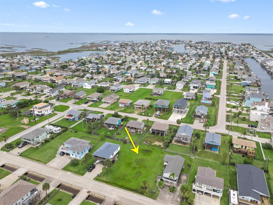 Property photo for 16534 Jolly Roger, Jamaica Beach, TX