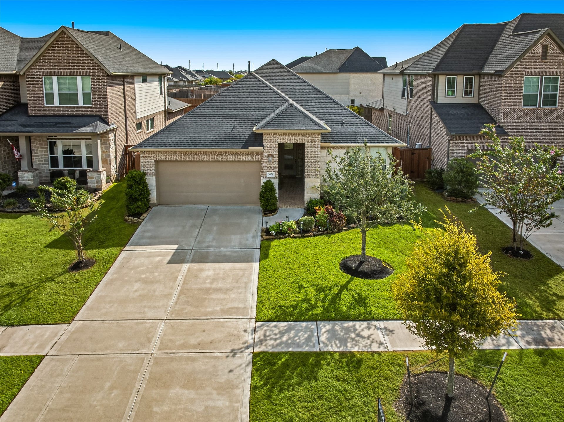 Highly sought after 4 bedrooms and one story floor plans are rare! The well manicured curb appeal of this one is simply beautiful.