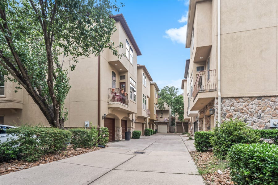 Property photo for 562 Bomar St Street, Houston, TX