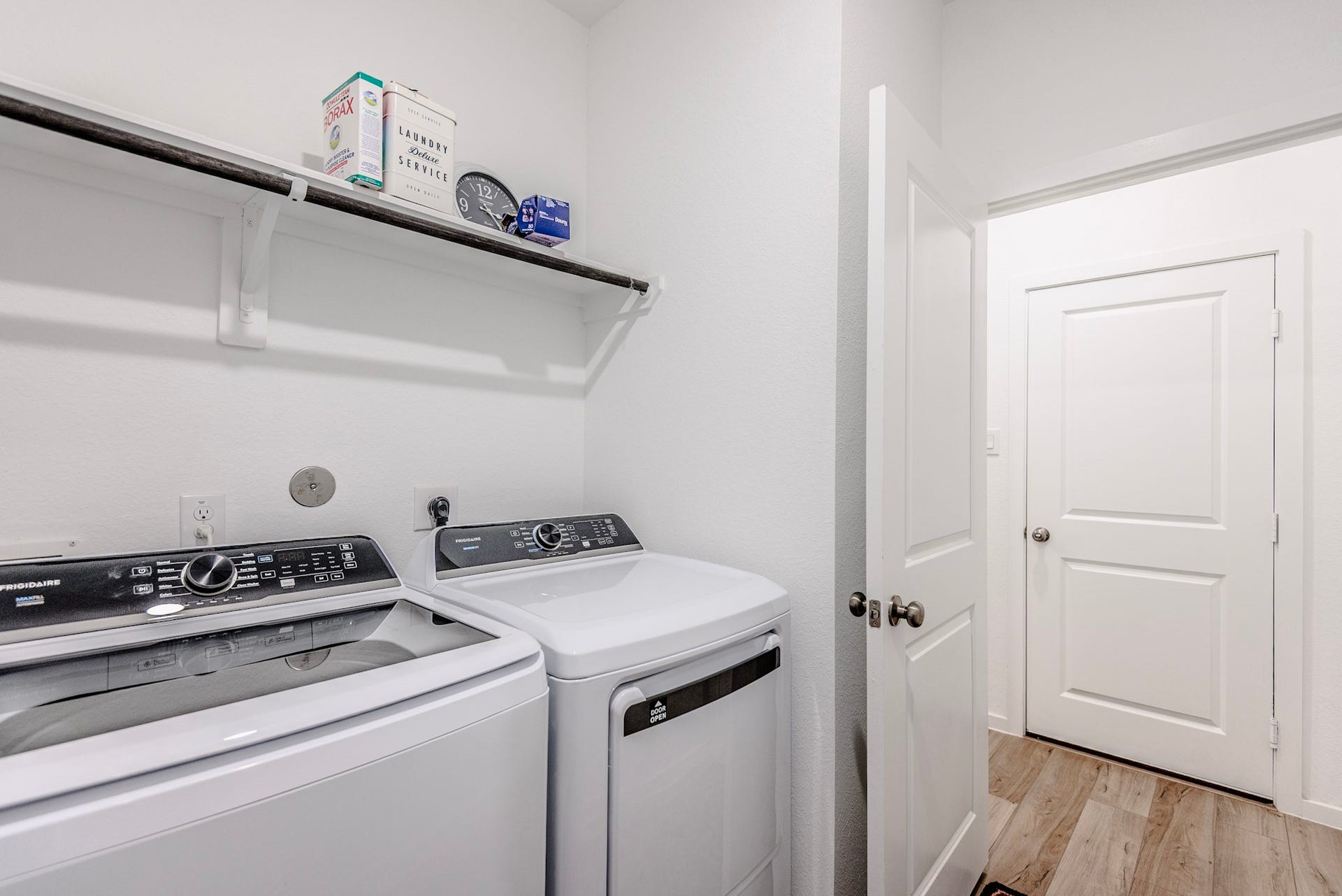 218 Curly Cucumber Circle, Richmond, TX 77406 Laundry also connects to hallway