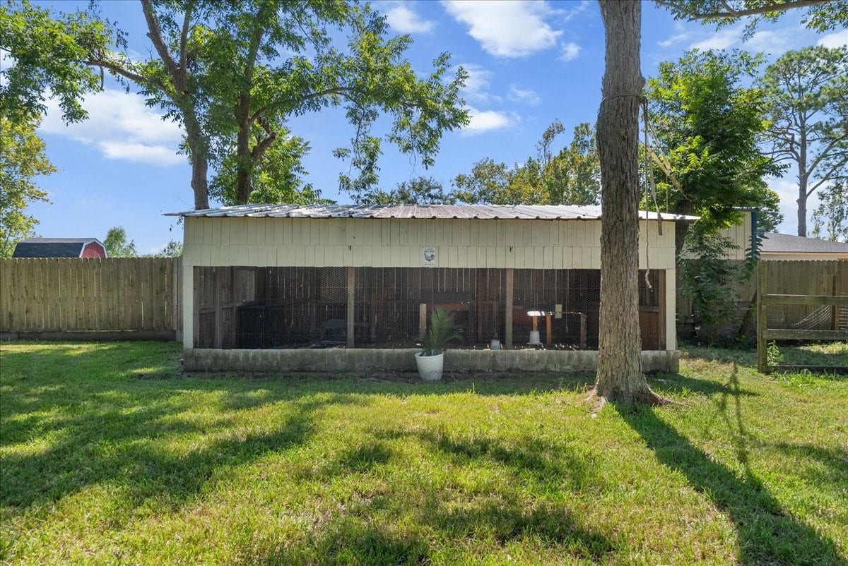 15531 Maple Street, Santa Fe, TX 77517 Tucked beneath mature shade trees, this oversized chicken coop features a metal roof, enclosed wire run, and electrical access, plenty of room to run a hobby farm or keep backyard livestock.
