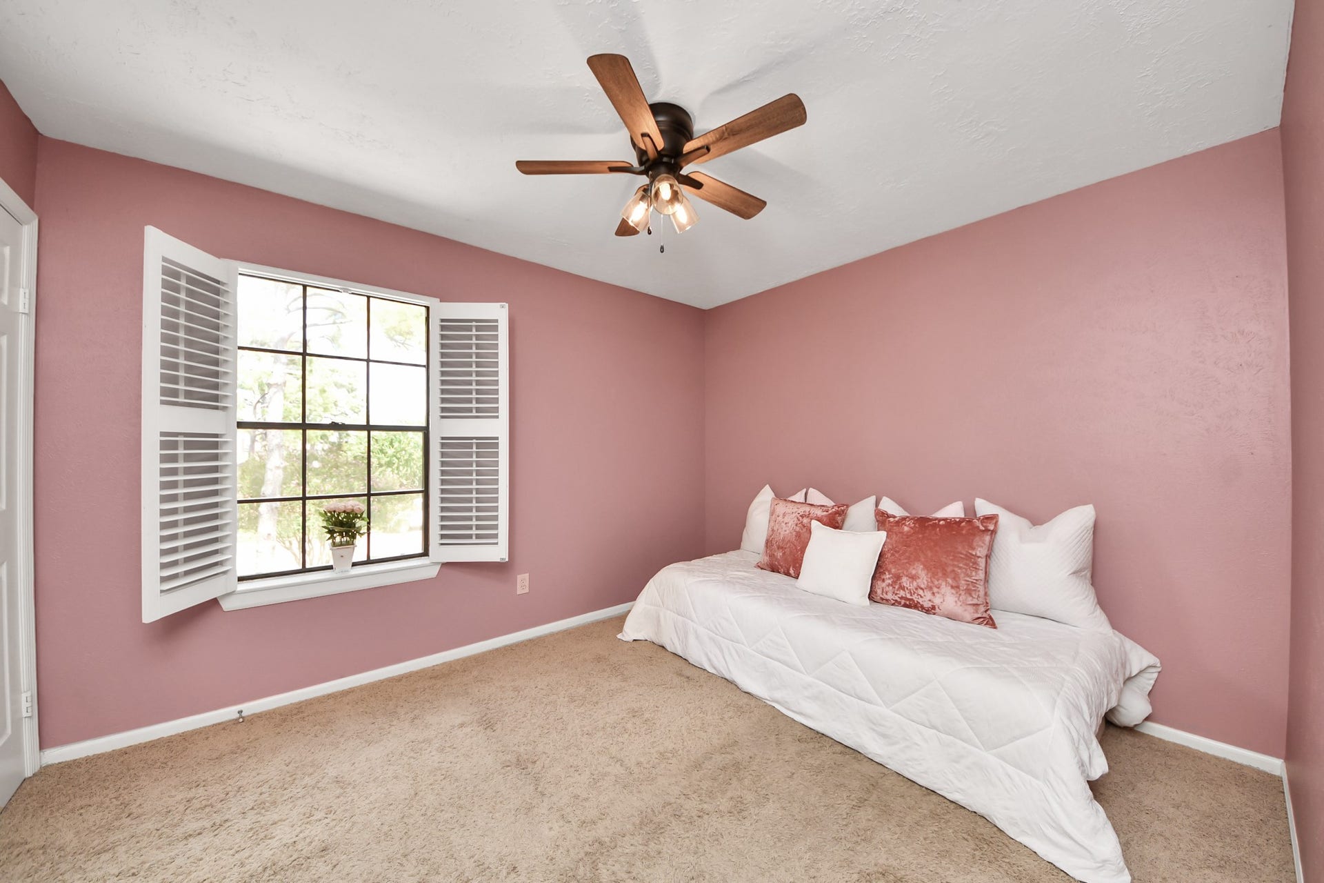 7615 Park Falls Drive, Houston, TX 77095 Adorable secondary bedroom offers a cozy and inviting space